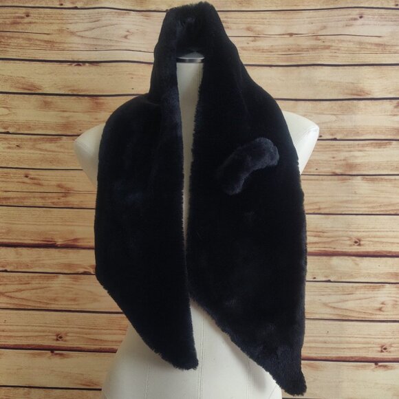 Black Faux Fur Pull-through Scarf - Picture 2 of 5